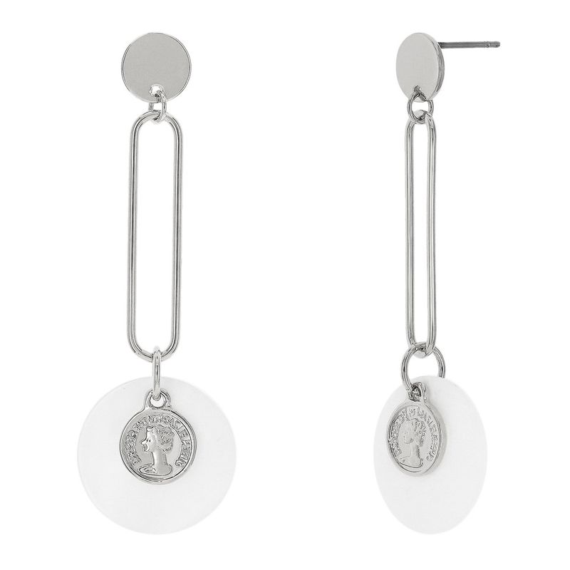 Brinco-com-detalhe-em-medalha-e-madreperola