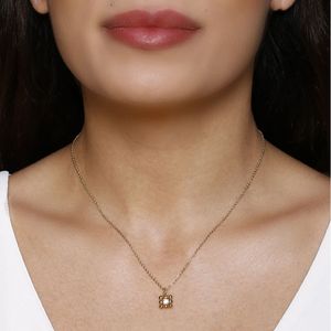Colar com base lisa trabalhada em zircônia