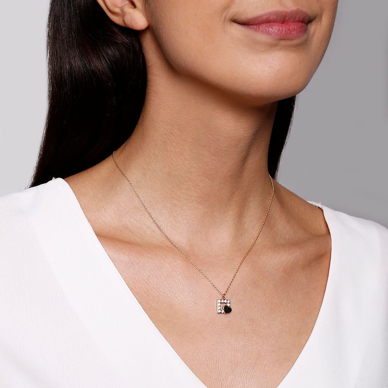 Colar-de-coracao-com-base-em-zirconia
