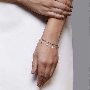 Pulseira com chapinhas lisas