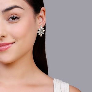 Brinco Trabalhado com Pérolas