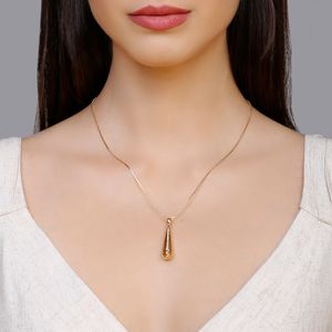 Colar com pingente vazado