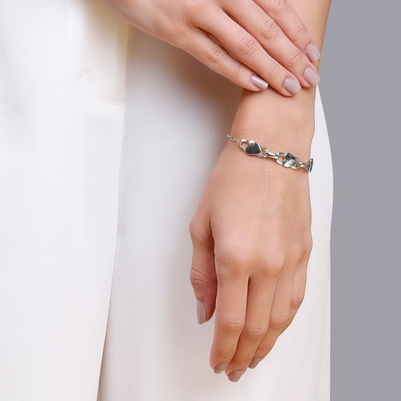 Pulseira-com-coracoes-