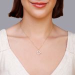 Colar-com-pingente-trabalhado-
