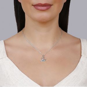 Colar com Pingente de Cisnes