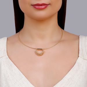 Colar com detalhe trabalhado