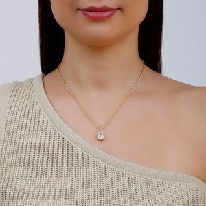 Colar com pingente em zircônia