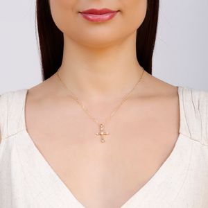 Colar com pingente de crucifixo