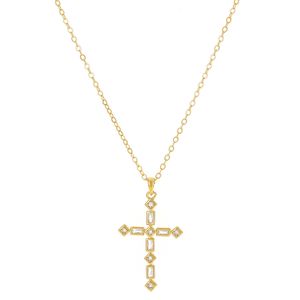 Colar com Pingente de Crucifixo