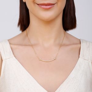 Colar com detalhe rígido