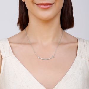 Colar com Detalhe Rígido