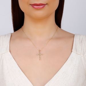 Colar com Pingente de Crucifixo