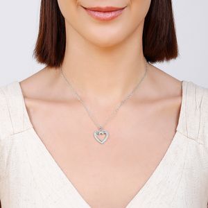 Colar com pingente de coração