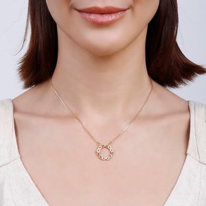 Colar com detalhe vazado