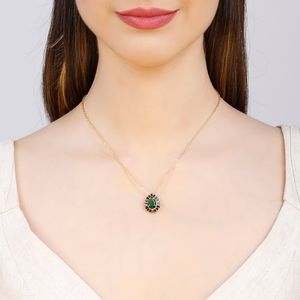 Colar com pingente de gota