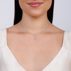 Colar com Pingente de Crucifixo