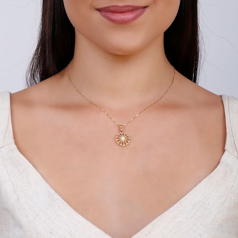 Colar-com-Pingente-de-Flor