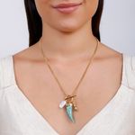 Colar-com-amuletos-