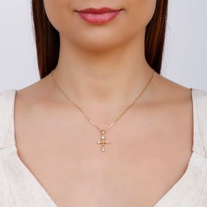 Colar com Pingente de Crucifixo