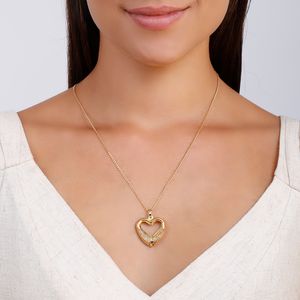 Colar com pingente de coração