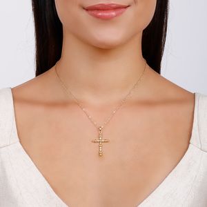 Colar com Pingente de Crucifixo