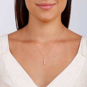 Colar com Pingente em Zircônias