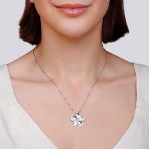 Colar com Pingente de Flor