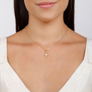 Colar com Pingente de Crucifixo