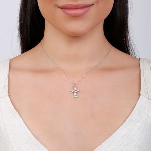 Colar com Pingente de Crucifixo