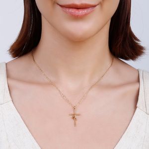 Colar com Pingente de Crucifixo