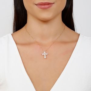 Colar com Pingente de Crucifixo