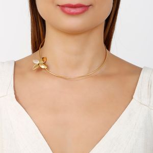 Gargantilha com Detalhe Cravejado