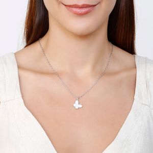 Colar com Pingente de Borboleta