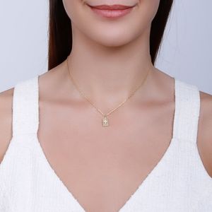 Colar com Pingente Crucifixo