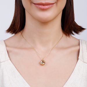 Colar com Pingente Entrelaçado