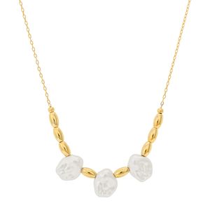 Colar com pérolas