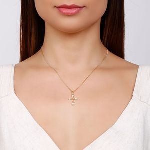 Colar com pingente de crucifixo