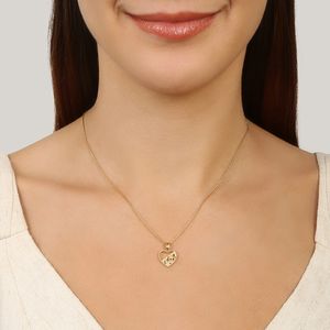 Colar com pingente de coração