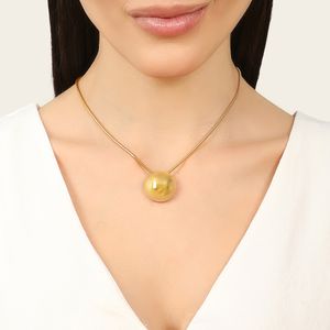 Colar com meia esfera