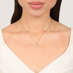 Colar com pingente de crucifixo