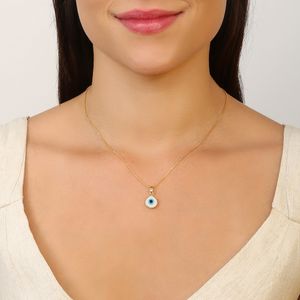 Colar com pingente de olho grego